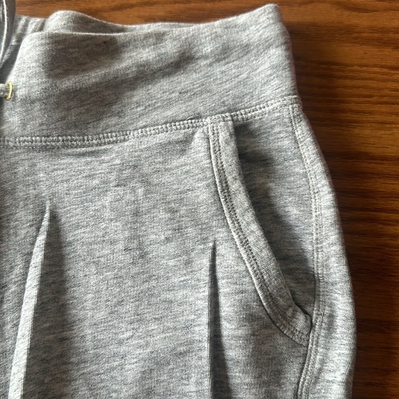 Old Navy women’s sweatpants joggers - Picture 5 of 6